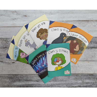 Tric a Chlic: Cam 2 - Set o Lyfrau (English Medium Schools)