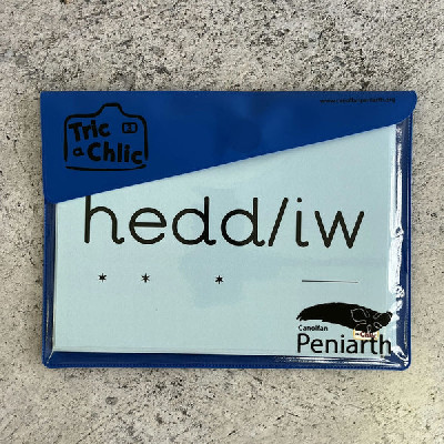 Tric a Chlic Cam 3 - Waled Cardiau Glas tywyll