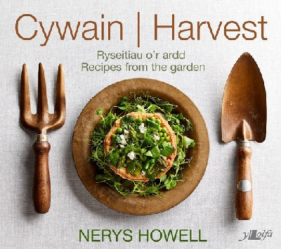 Cywain / Harvest: Ryseitiau o'r Ardd / Recipes from the Garden
