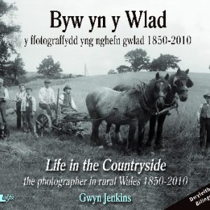 Byw yn y Wlad/Life in the Countryside - Y Ffotograffydd yng Nghefn Gwlad 1850-2010/The Photographer in Rural Wales 1850-2010