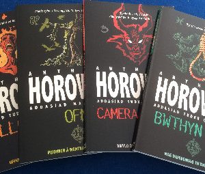 Pecyn Horowitz: Ofn, Camera Creulon; Llosgi; Bwthyn Tro