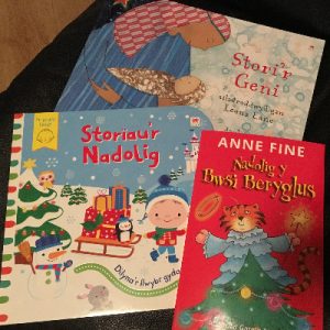 Pecyn - Nadolig y Bwsi Beryglus, Storiau'r Nadolig a Stori'r Geni